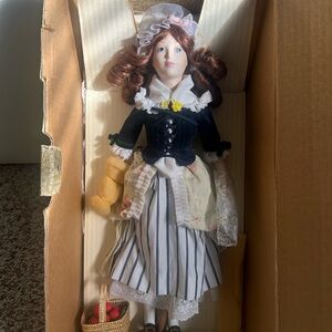 Vintage Franklin Heirloom Strawberry girl porcelain Doll  Dress and Accessories